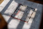 Plan détaillé d'extension de maison avec sections surlignées pour respect des lois